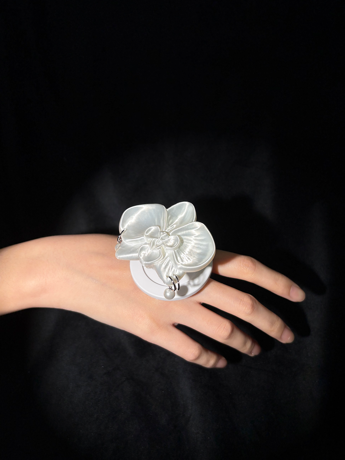 ZhuJi Artisan Collection: Ethereal MagSafe 3D-Printed Orchid Phone Stand - Custom Magnetic Mount with Phalaenopsis Art